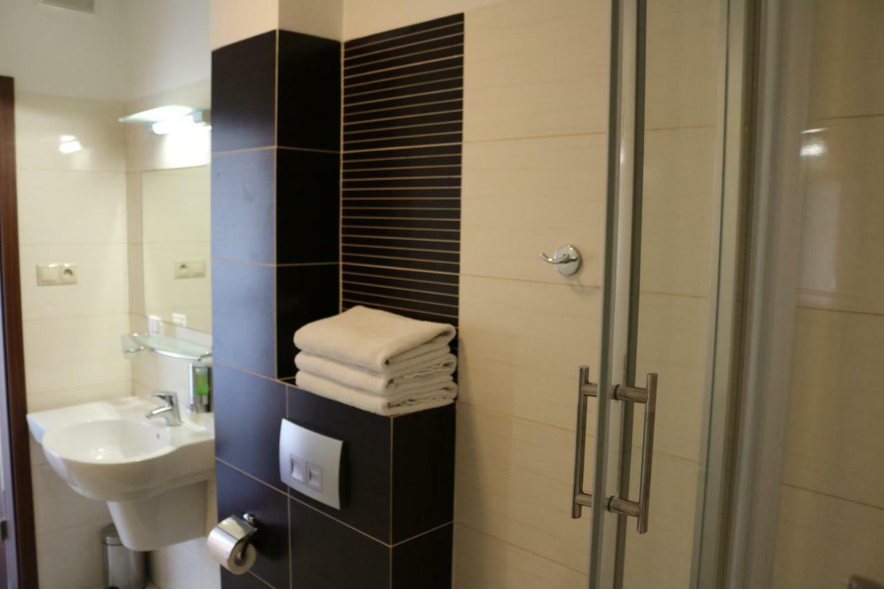 Hotel Dyminy كيلتشي المظهر الخارجي الصورة