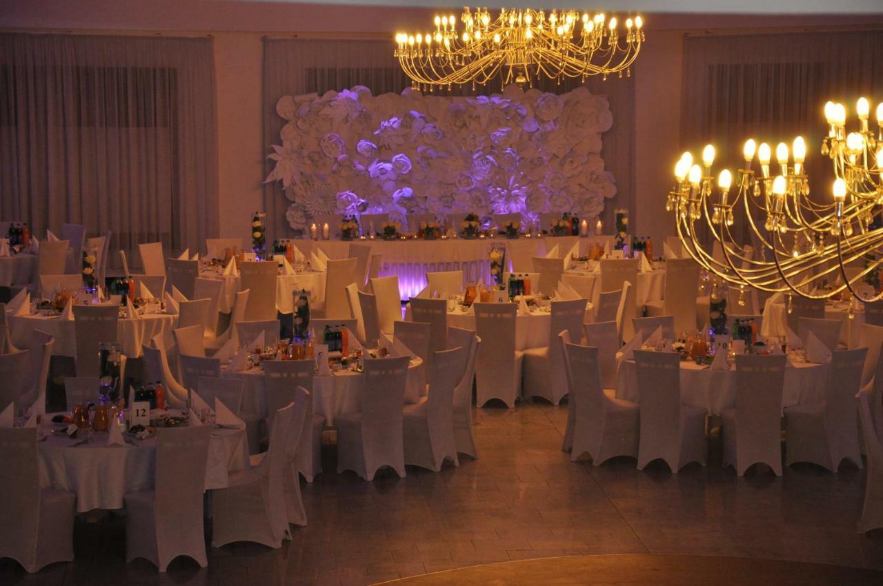 Hotel Dyminy كيلتشي المظهر الخارجي الصورة